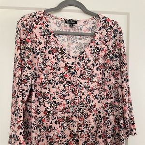 Spring flowered elbow sleeve top